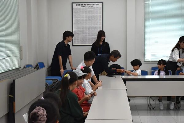 「子どもお仕事参観デー」を岩田産業が開催！社員の子どもたちが親の職場を訪問