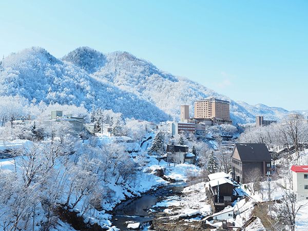 定山渓温泉街で「移動自体を楽しむ」新たな観光実証事業スタート！新型モビリティで絶景を風と感じる旅へ。