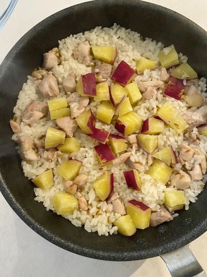 長谷川あかり レシピ 鶏肉とさつまいものスパイスごはん