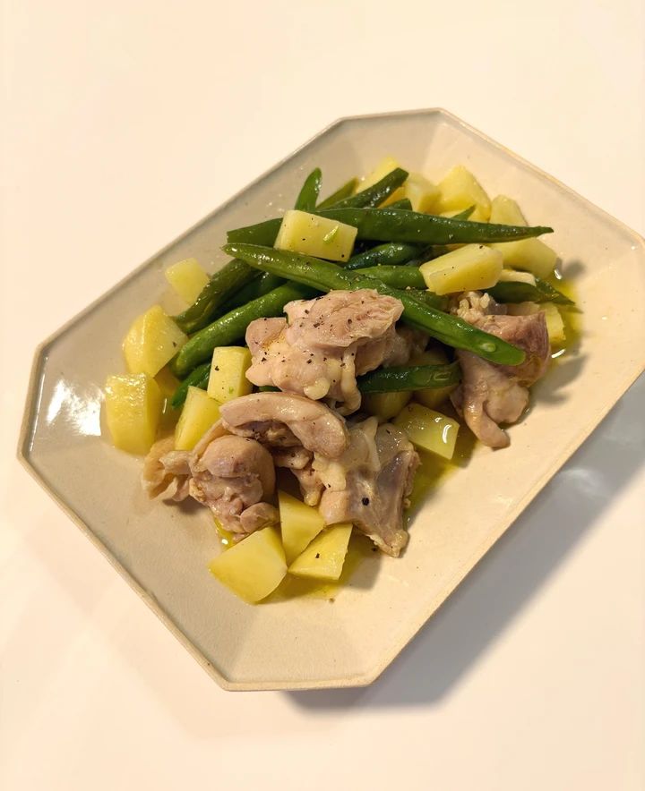 長谷川あかり レシピ 鶏肉とじゃがいも、いんげんのオイル煮 完成写真