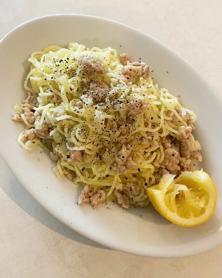 長谷川あかり レシピ 鶏ひき肉とセロリのシンプル塩焼きそば 完成