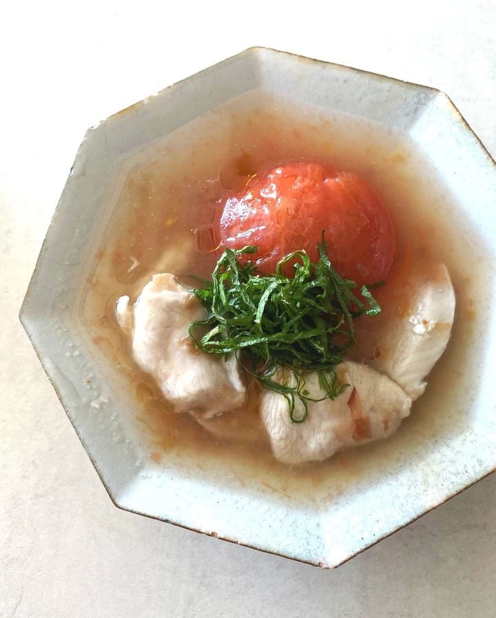 長谷川あかり レシピ 鶏むね肉とトマトの出汁煮 完成