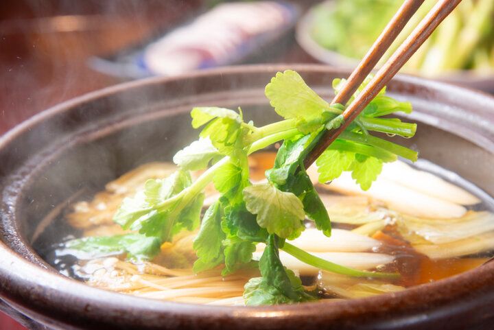 根までまるごと味わって。「仙台せり鍋と個室和食 せり草庵」で楽しむ仙台名物