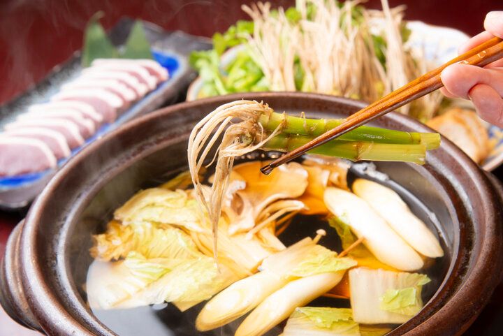 根までまるごと味わって。「仙台せり鍋と個室和食 せり草庵」で楽しむ仙台名物
