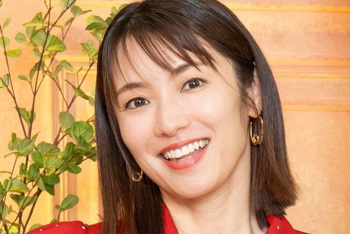 【写真・画像】43歳で出産・内山理名（44）、長女への“キス写真”を公開「子どもってこんなに可愛いんだ」夫は吉田栄作（57） 1枚目