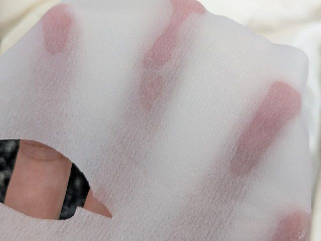 NICCOのシートマスクを広げた様子
