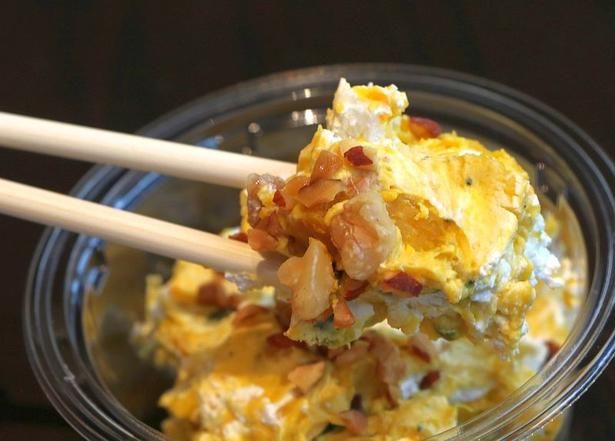 「北海道産かぼちゃとナッツのスイーツサラダ」は、トッピングのアーモンドやくるみのツブツブ感がアクセントになっていた
