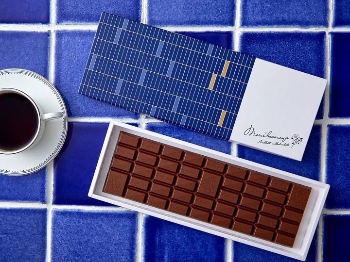 ヨックモックから、かつて社員だけが購入できた人気の秋冬限定商品「エクセレント ミルクチョコレート」がリニューアルして登場します。2026年10月23日より順次予約販売が開始されます。（画像出典：ヨックモック）