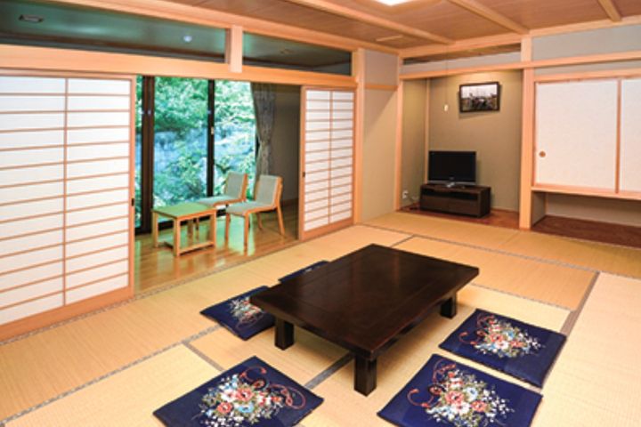 【レッドバロン会員専用】屋内二輪ガレージ＆中房温泉露天！長野「カイザーベルク穂高」