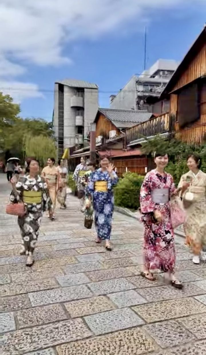 着物で出発 