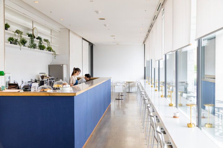 安藤忠雄建築と現代アートを満喫！海辺に立つ「兵庫県立美術館」