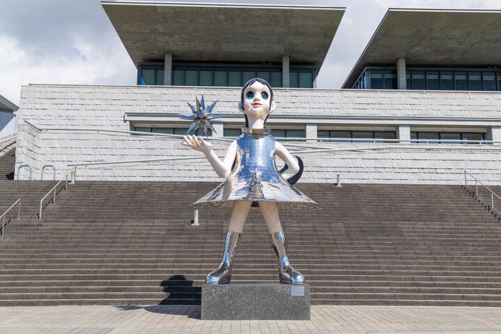 安藤忠雄建築と現代アートを満喫！海辺に立つ「兵庫県立美術館」