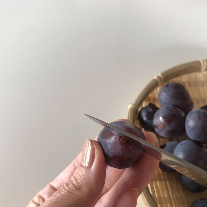 切り込み2本だけ！可愛い〈ぶどうのお花〉の作り方。お弁当にぴったり！