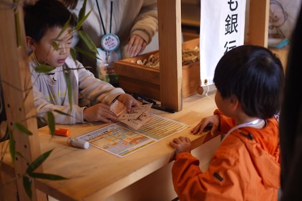 【兵庫県洲本市】園児・小学生が地域の仕事やお金の役割を体験。「淡信おしごとパーク」を開催