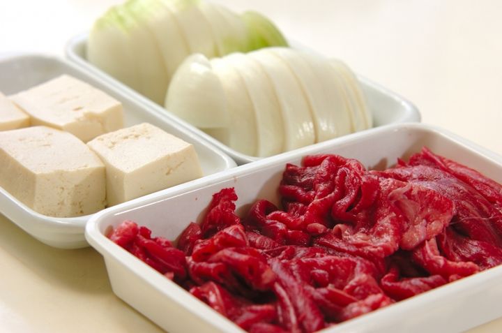 ご飯がすすむ！定番の肉豆腐の下準備1