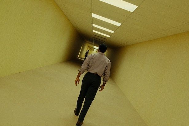 映画『バックルームズ』メイン写真 (C)2026 Backrooms Rights LLC, PC Films, LLC. All Rights Reserved.