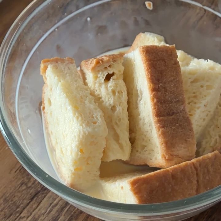 卵液をしみ込ませた食パン