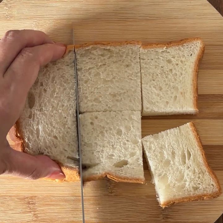 6等分に切った食パン