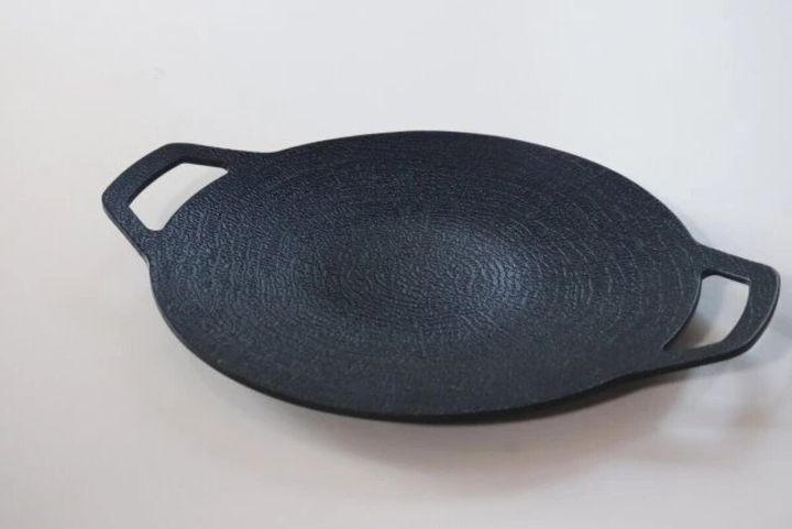 黒い丸型のキャンプマルチグリドル
