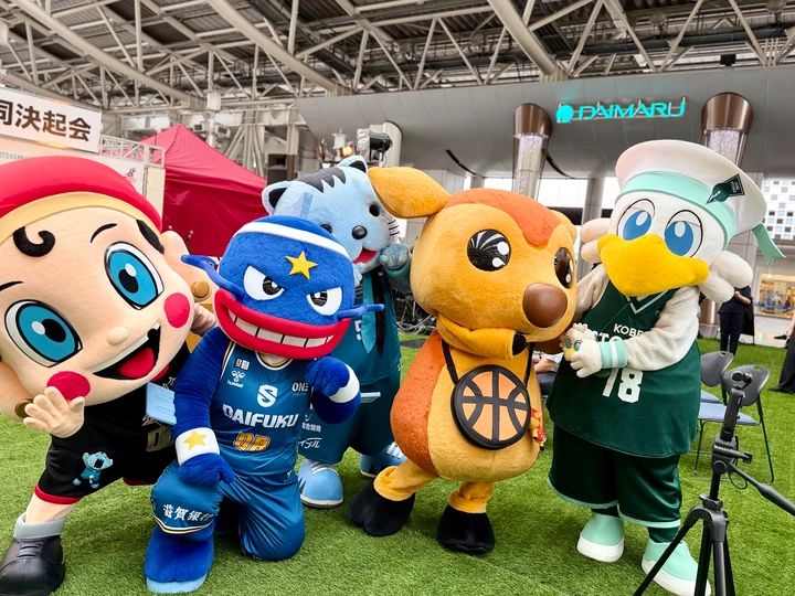 「B.LEAGUE 関西5クラブ合同決起会」マスコットたちの記念撮影をパチリ。