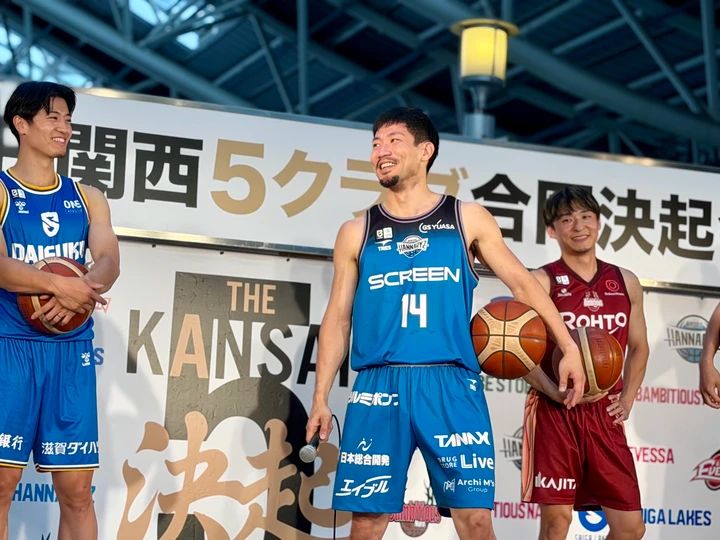 「B.LEAGUE 関西5クラブ合同決起会」PRタイムを獲得し、はにかみつつも晴れやかな表情を浮かべる京都ハンナリーズ岸本選手