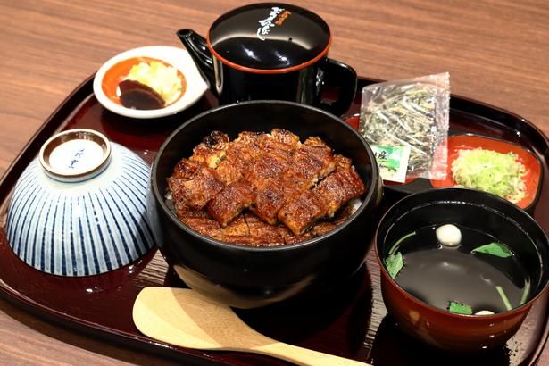 特上ひつまぶし(1.5尾、6570円)