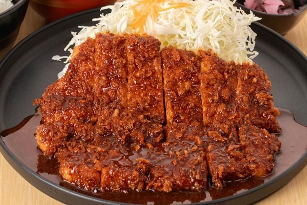 わらじとんかつ(定食2300円、単品1640円)