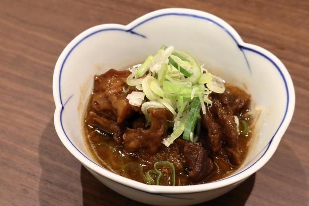 牛すじどて煮(1078円)。こちらも酒との相性抜群！