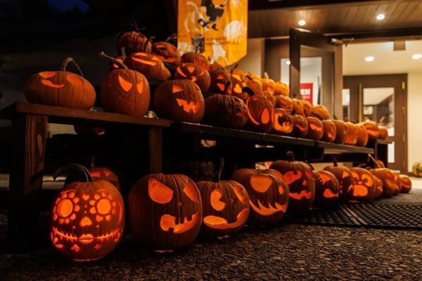 【山梨県北杜市】「萌木の村ハロウィンマンス2026」開催！お菓子のプレゼントやスペシャルランチも