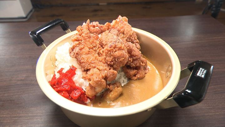 9月29日放送の「ヒューマングルメンタリー オモウマい店」に登場する「ざんぎカレー」（中京テレビ提供）