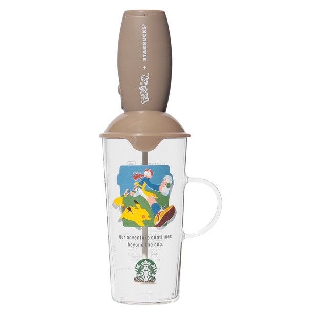 家庭でラテやカプチーノを楽しめる「Pokemon + STARBUCKSミルクフォーマー＆カップ コーヒーアドベンチャー」(4400円) (C)Pokemon. (C)Nintendo／Creatures Inc.／GAME FREAK inc.