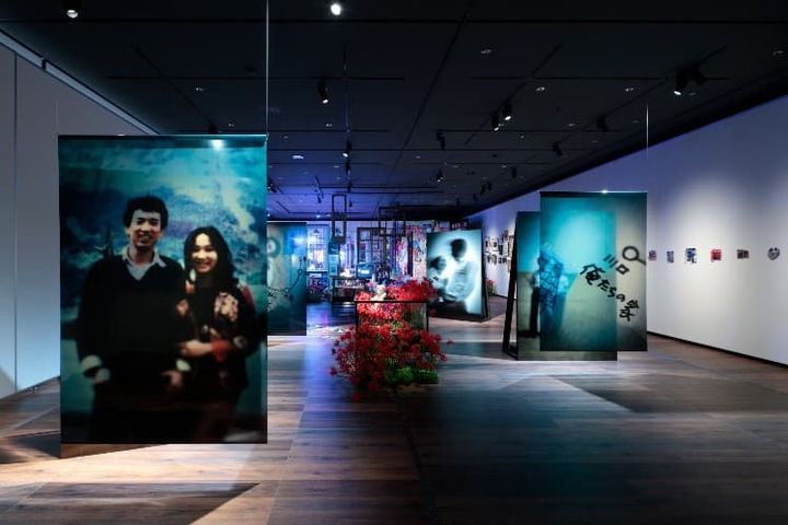 開館記念特別展「蜷川実花展 はじまりの光」