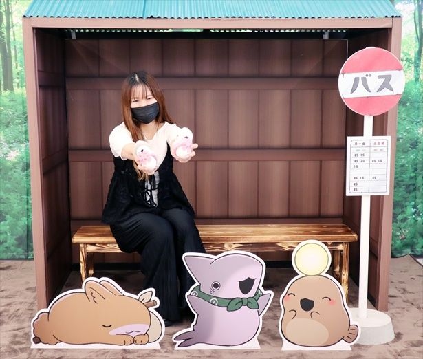 アニメのティザージュアルに入り込んだ気分になれる特大フォトスポット