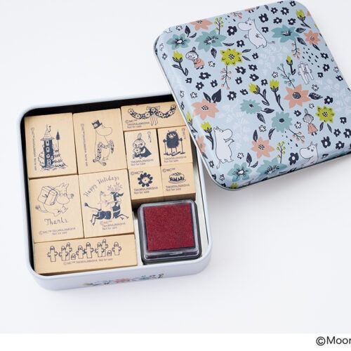 【ムーミン】木製スタンプセットが豪華すぎ！ボルドー＆ブルーグリーンの2色インク缶ケース付きで手帳やクリスマスカードに大活躍【リンネル12月号付録】