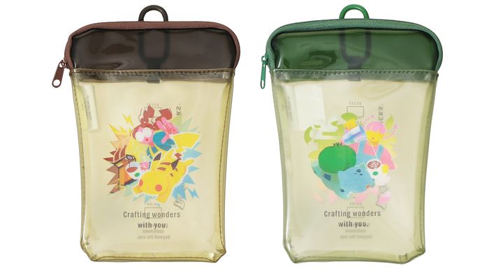 【オンライン限定】（左から）「Pokémon + STARBUCKS カップシェイプ PVC ポーチ ピカチュウ/フシギダネ」各2200円