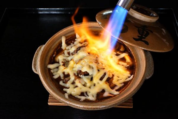 【京都府京都市】肉うどん専門店「肉うどん ひろ重」オープン！看板料理は「特大海老天カレーうどん」
