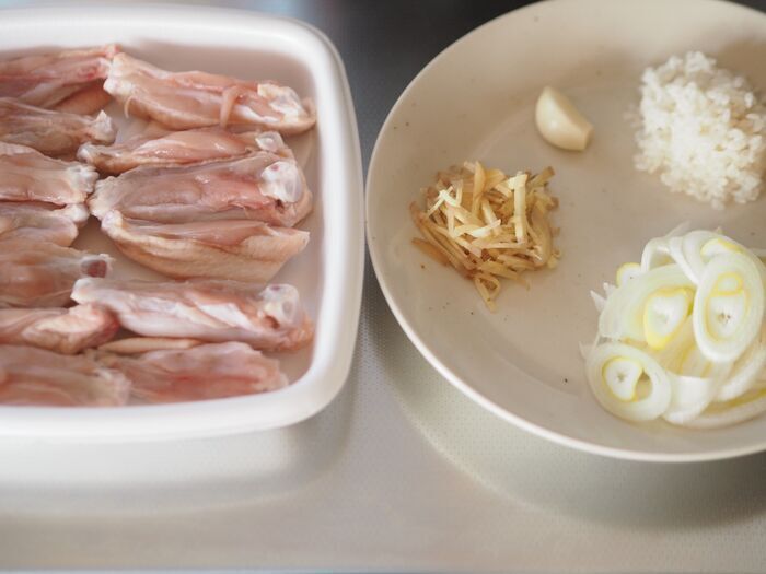 丸鶏も鍋も見張りも不要！？スイッチひとつでお肉がトロトロに溶け出す〈本格サムゲタン風スープ〉の作り方