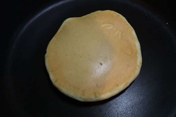ホットケーキが劇的ふわふわになる〈秘密テク〉を大公開♡まさかの調味料を入れるだけで…自分史上最高の仕上がりに！