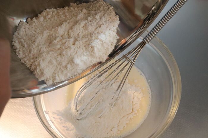 ホットケーキが劇的ふわふわになる〈秘密テク〉を大公開♡まさかの調味料を入れるだけで…自分史上最高の仕上がりに！