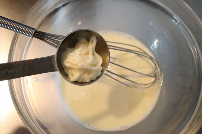 ホットケーキが劇的ふわふわになる〈秘密テク〉を大公開♡まさかの調味料を入れるだけで…自分史上最高の仕上がりに！