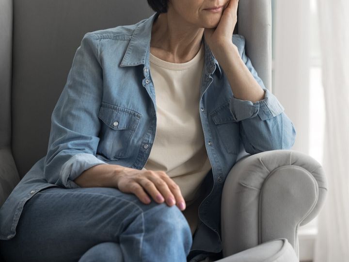 定年前後の夫婦げんかは、我慢か離婚かの二択ではありません。相談件数4万件の離婚カウンセラーが、事例を交えながら「関係修復」に成功した熟年夫婦のターニングポイントを紹介します。（※画像：Shutterstock.com）