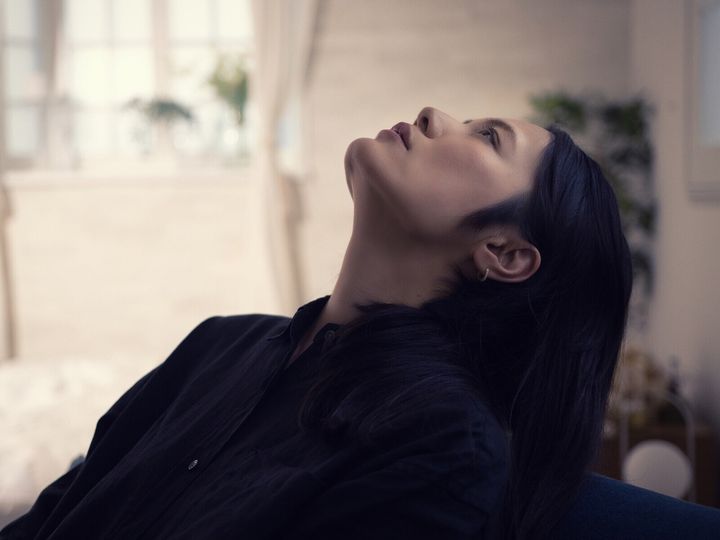 離婚、失業と相次ぐ苦境に見舞われ、40歳で実家に戻ることを決めた女性。母の「帰ってくればいいじゃない」という言葉に救われたはずが、待っていたのは思い描いていた生活とはかけ離れた現実だった。※画像：PIXTA