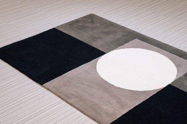 【島根県安来市】2.5億年前の岩石から生まれた椅子と職人によるラグの特別展示＆チルビエント同時開催