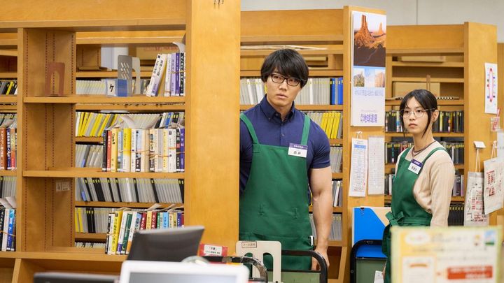 夜ドラ「税金で買った本」第23回より ©️NHK