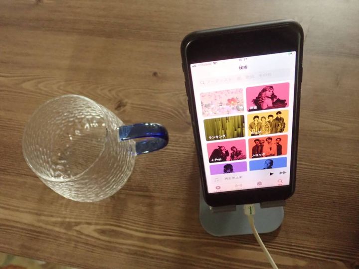 ダイソー：折りたたみ式スマホスタンド