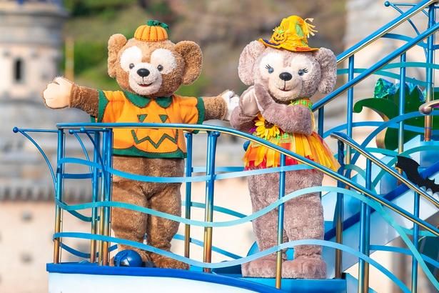 【写真】パンプキンの仮装姿がかわいすぎ！ダッフィーとシェリーメイも船に乗って登場