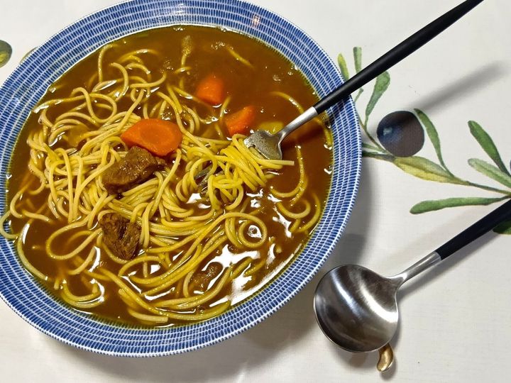 冷凍保存のスパゲッティでササッと！家庭のカレーが余ったら、カレースープパスタ！
