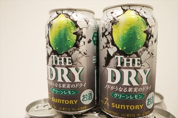 【写真】THE DRYのパッケージは「果実で壁を打ち抜く様子」をモチーフとしてあしらった