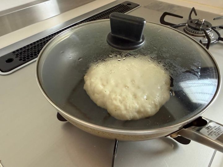 表面に気泡が出てきたバナナホットケーキ