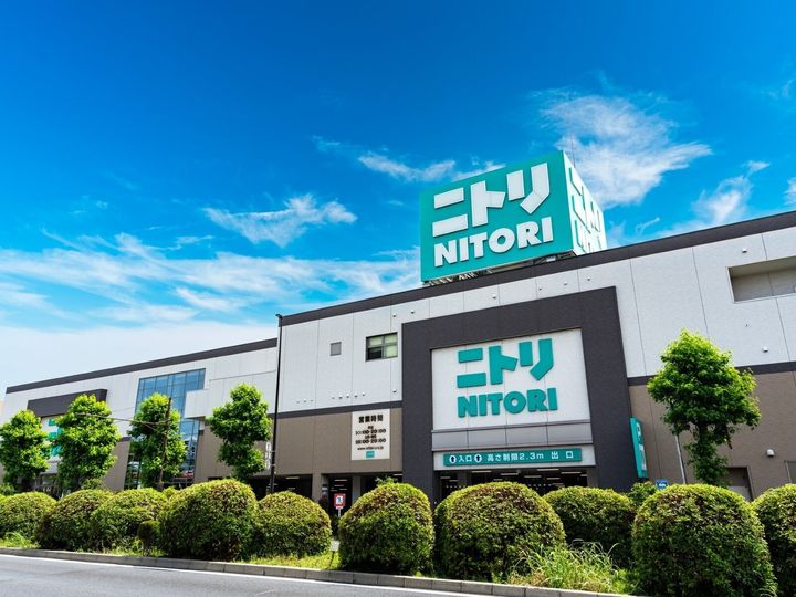 「ニトリ」から発売されている「ランドリーワゴン (幅52 2列 ホワイト)」が、洗濯物を分別しながら収納できる使い勝手の良さで人気を集めています。購入者のレビューでも高く評価されている同商品の魅力を紹介します。